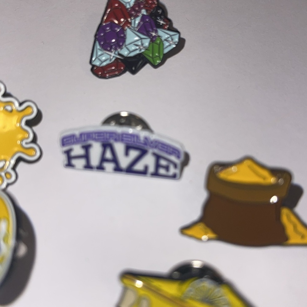 Random pins - Picture 4 of 5